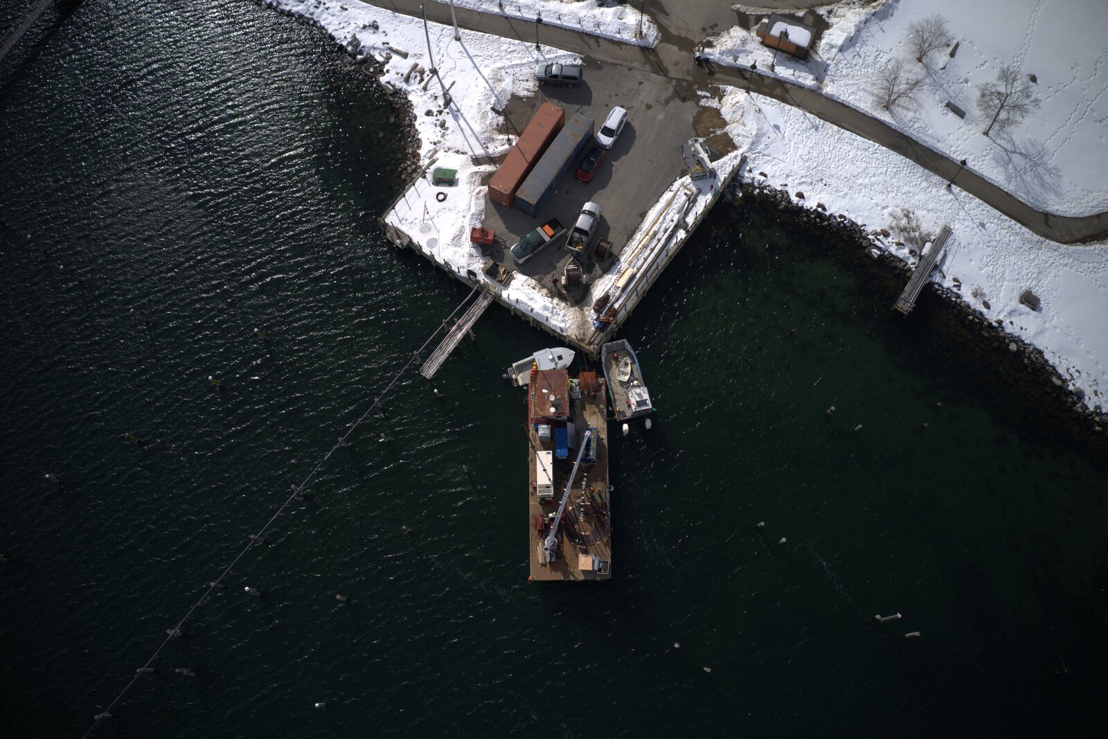 Cable barge departing Stonington dock