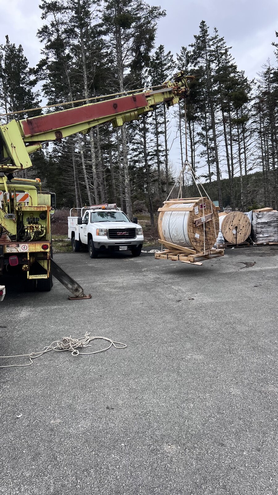 Receiving cable from a barge load